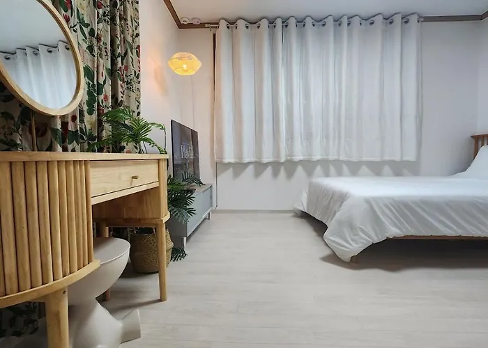 Yb-dongdaemun # 8 Min To Cheongnyangni & Yongdu Stn # Seongsu-dong, Ddp, Myeongdong, Gwangjang Market, 5 Universities Within 30 Min # Cozy Sensibility Апартаменты Сеул